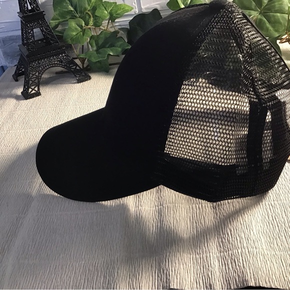 Ladie’s Black pony tail cap - Picture 6 of 6